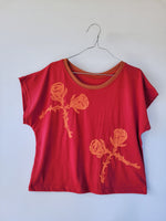 POLERA ROSAS ROJA